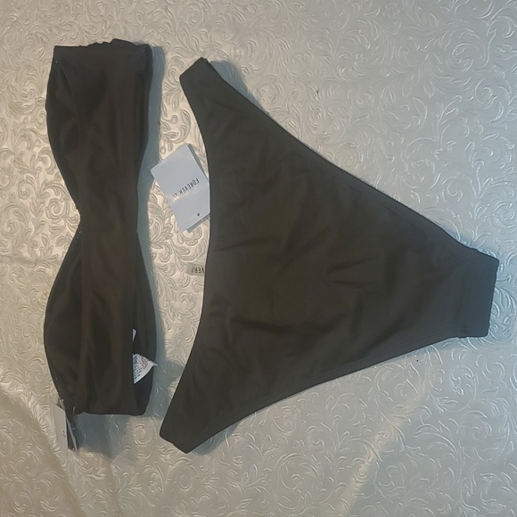 Brand new 2 pieces bathing suit bottom size Xl and top L as shown on the pic - Picture 4 of 7